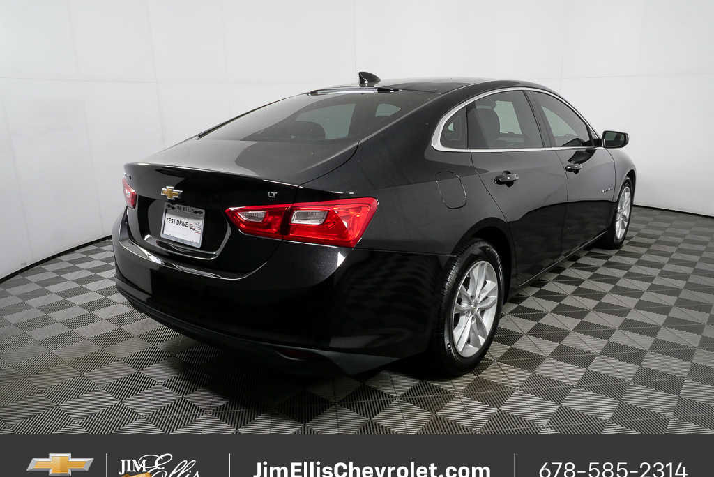Used 2017 Chevrolet Malibu LT image 3
