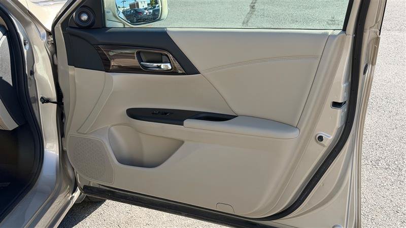 Used 2017 Honda Accord EX-L image 33