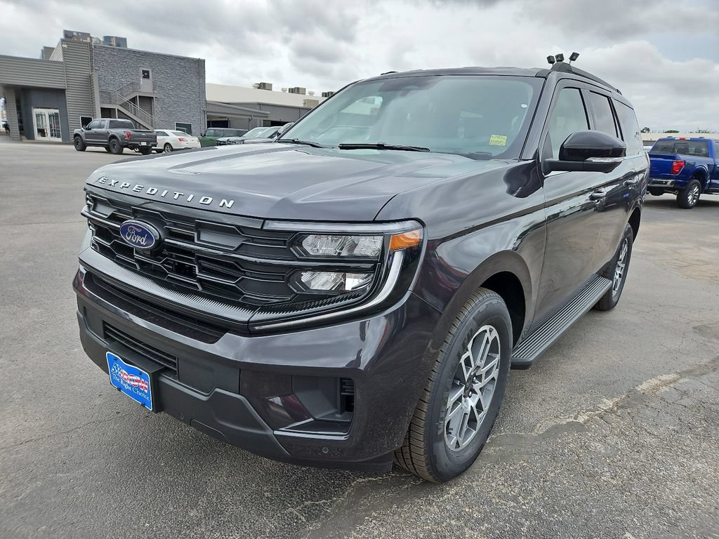 New 2026 Ford Expedition Active RWD image 4