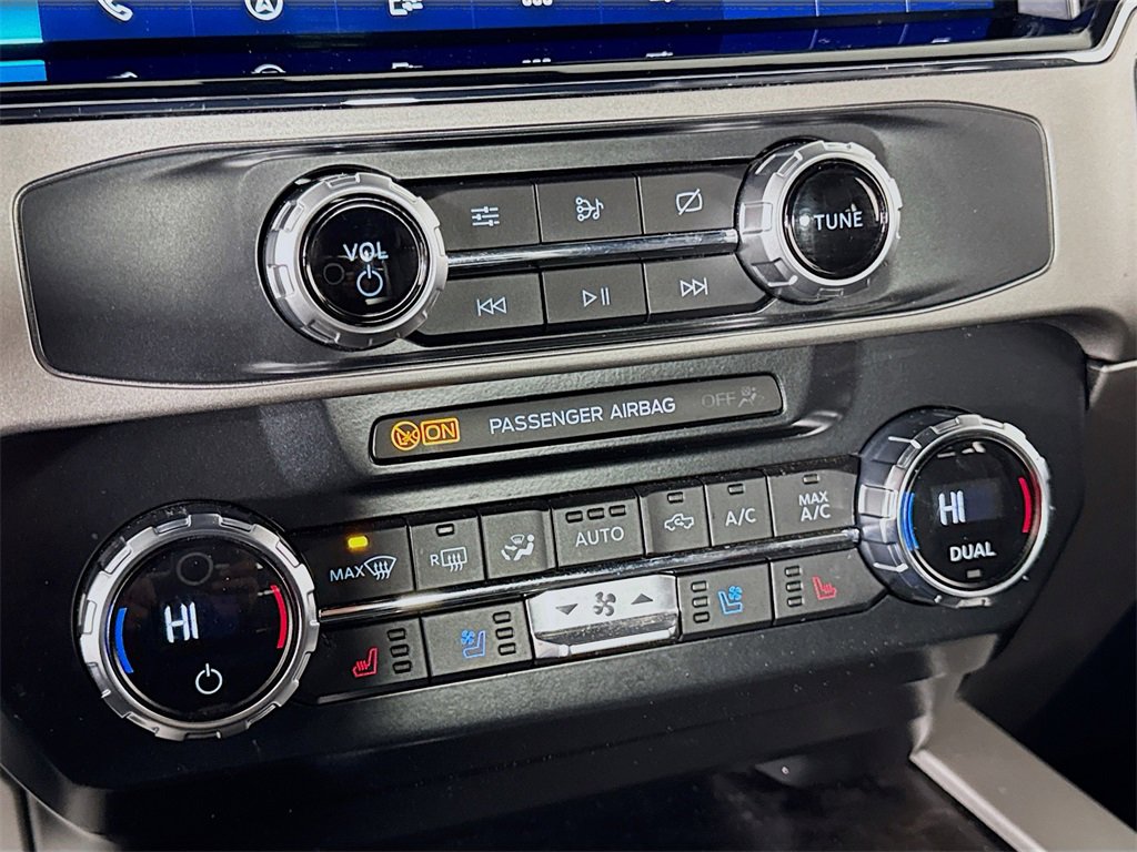 Used 2022 Ford F350 Lariat image 18