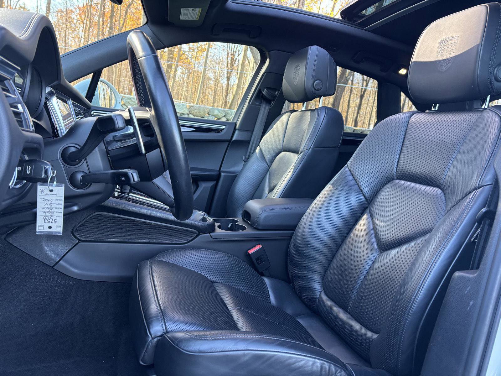 Used 2022 Porsche Macan Base w/ Premium Package Plus image 27