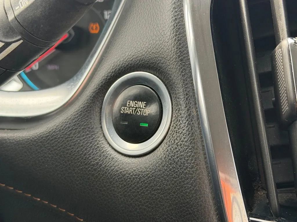 Used 2018 Chevrolet Traverse LT FWD image 29