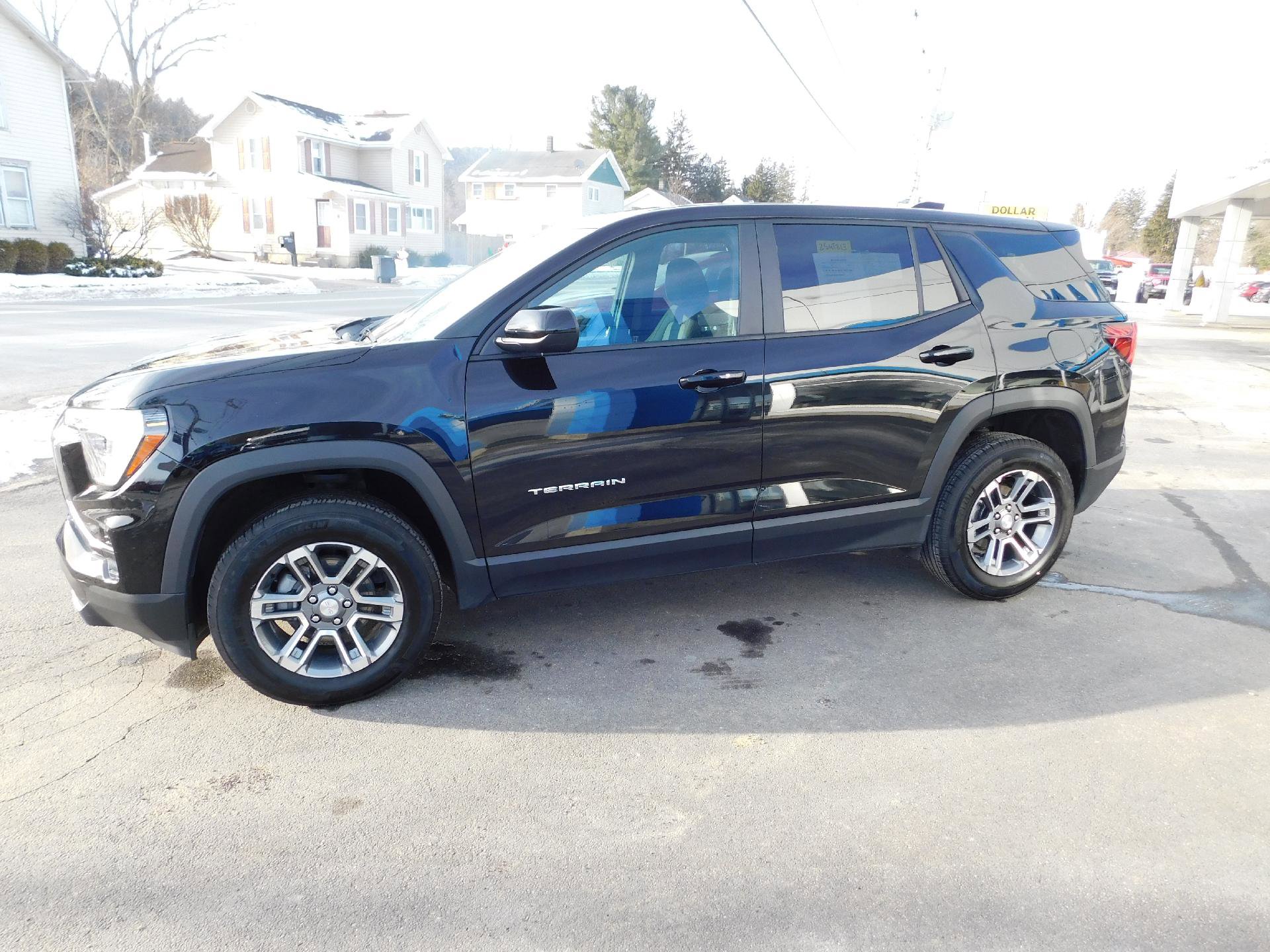 Used 2025 GMC Terrain Elevation image 2