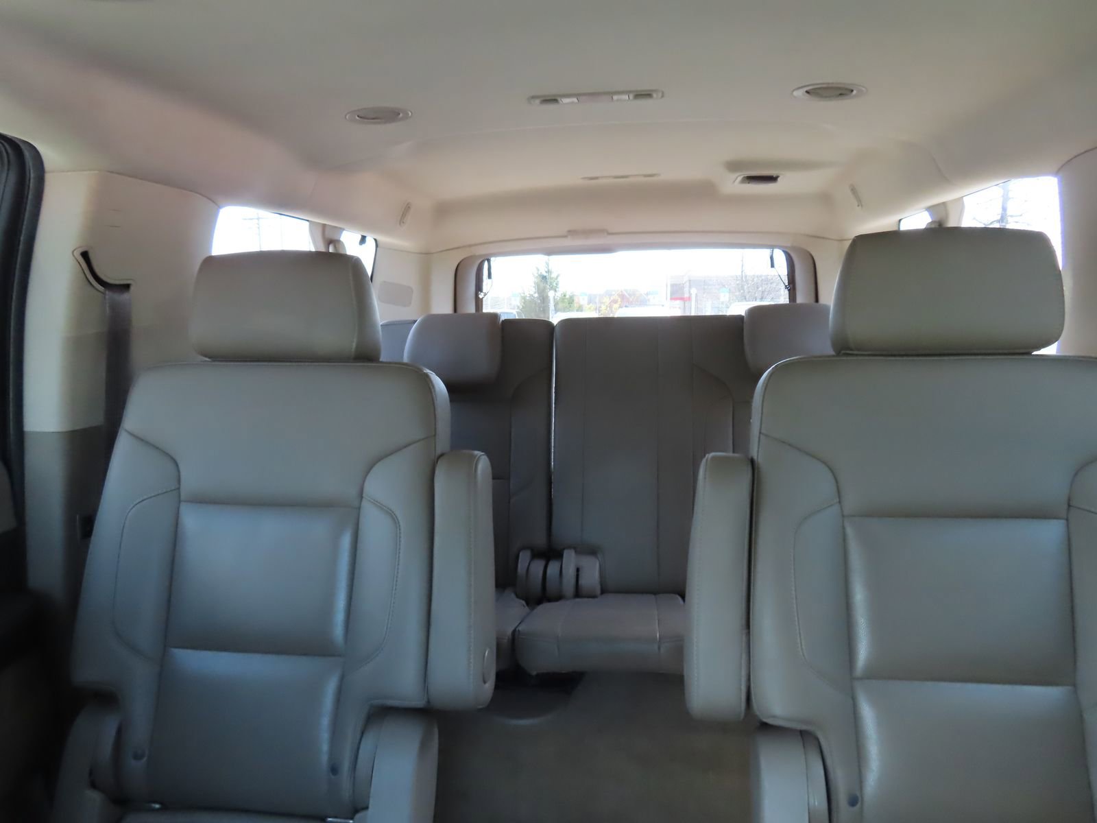 Used 2017 Chevrolet Suburban LT w/ Luxury Package image 7