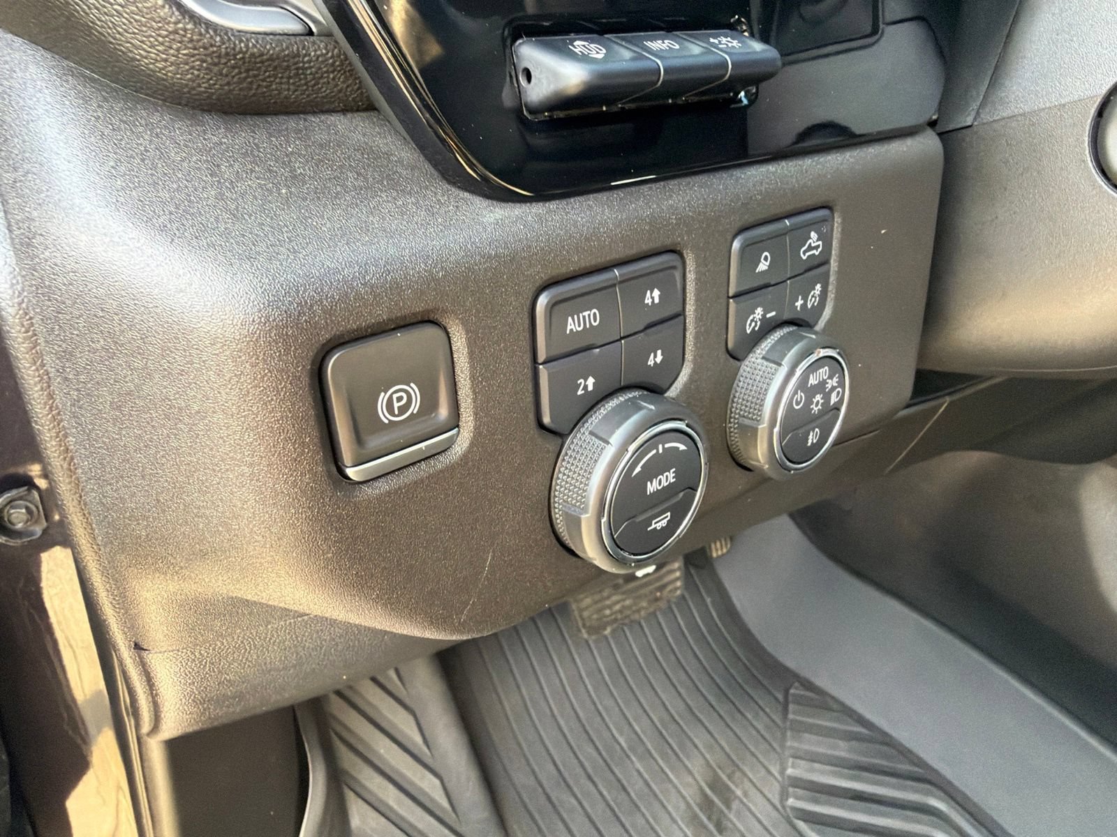 Used 2023 Chevrolet Silverado 1500 LTZ w/ LTZ Premium Texas Edition AWD/4WD image 17
