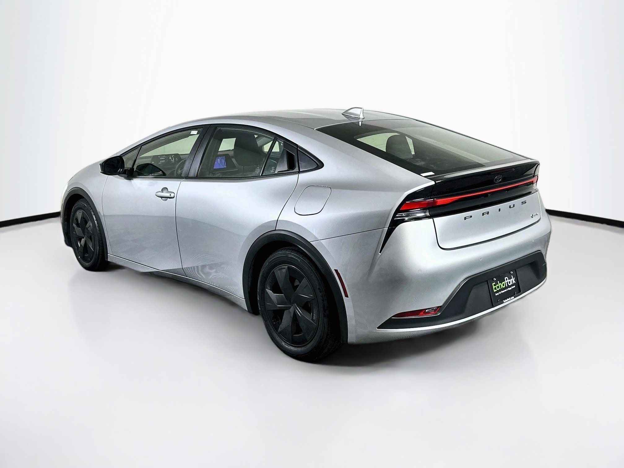 Used 2025 Toyota Prius LE FWD image 5