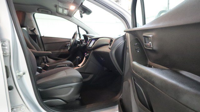 Used 2020 Chevrolet Trax LS FWD image 10