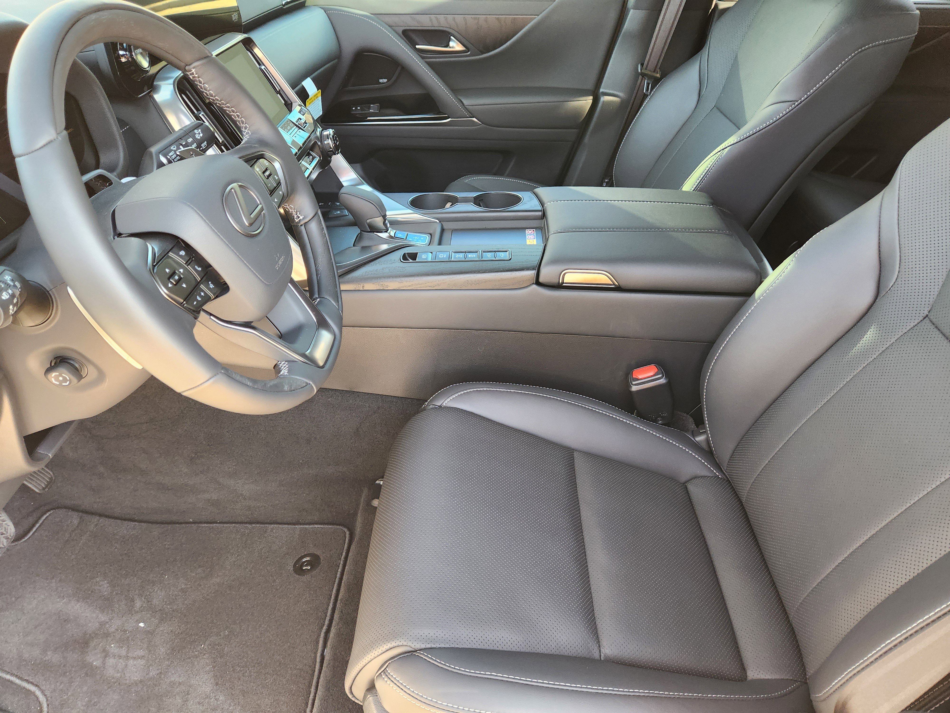 New 2026 Lexus LX 700h Luxury image 8