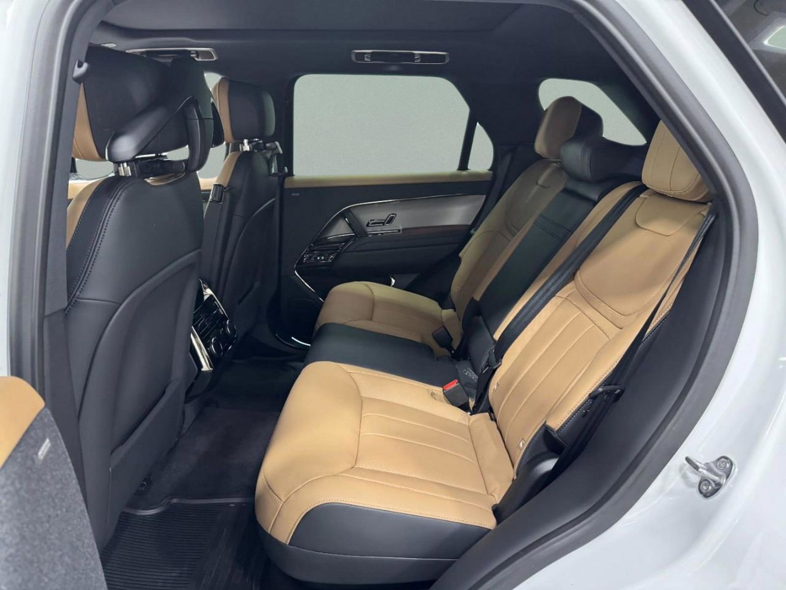 New 2026 Land Rover Range Rover Sport Dynamic SE image 9