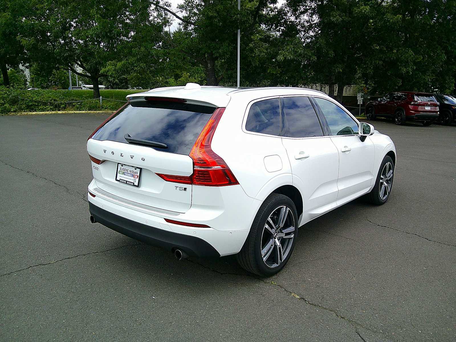Used 2019 Volvo XC60 T5 Momentum w/ Premium Package AWD/4WD image 5
