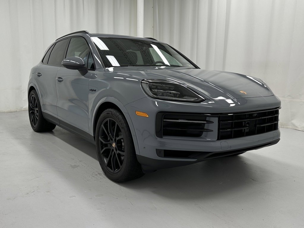 Used 2025 Porsche Cayenne E-Hybrid image 2