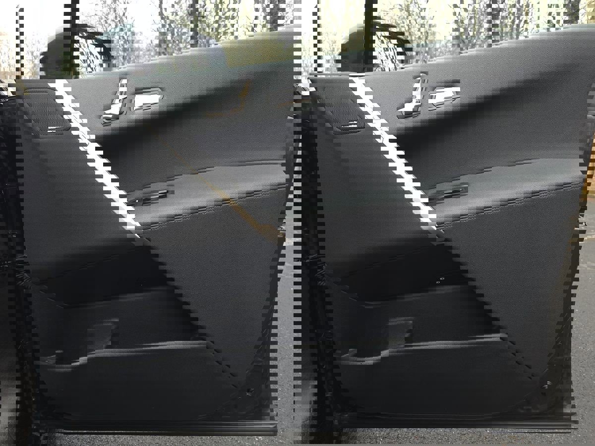 Used 2024 BMW iX xDrive50 w/ Premium Package image 24