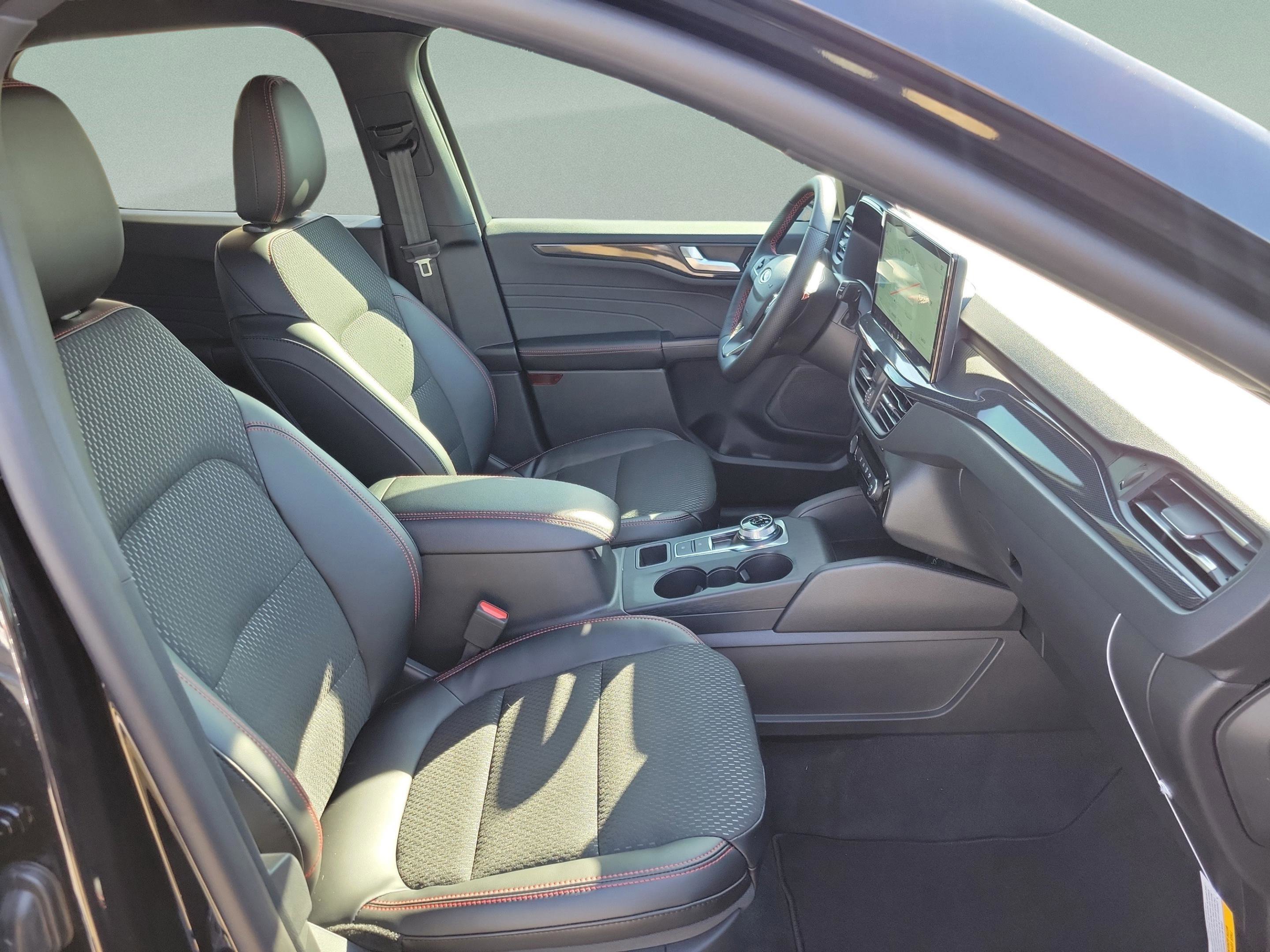 New 2026 Ford Escape ST-Line w/ Tech Pack #1 image 31