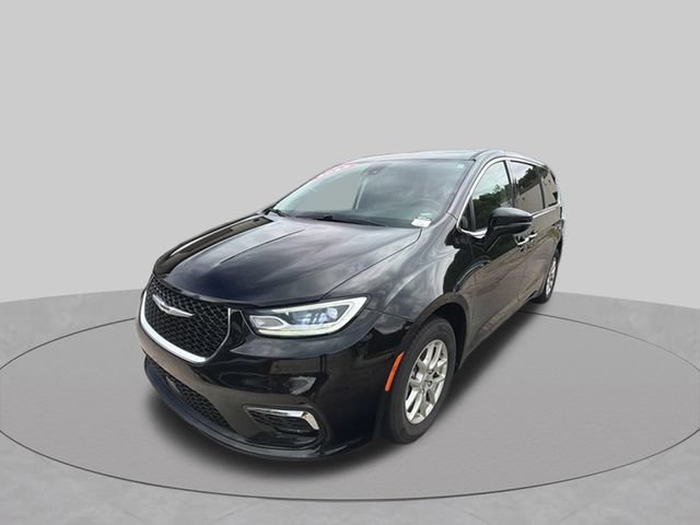 Used 2024 Chrysler Pacifica Touring-L FWD image 7