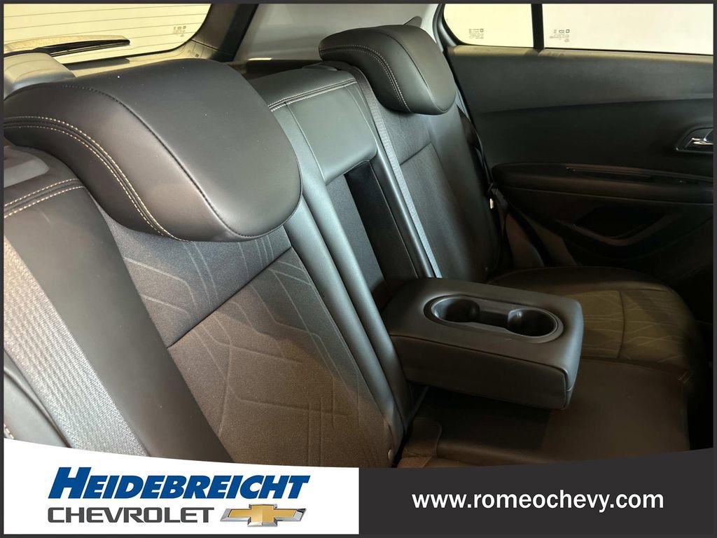 Used 2022 Chevrolet Trax LT w/ LT Convenience Package image 32