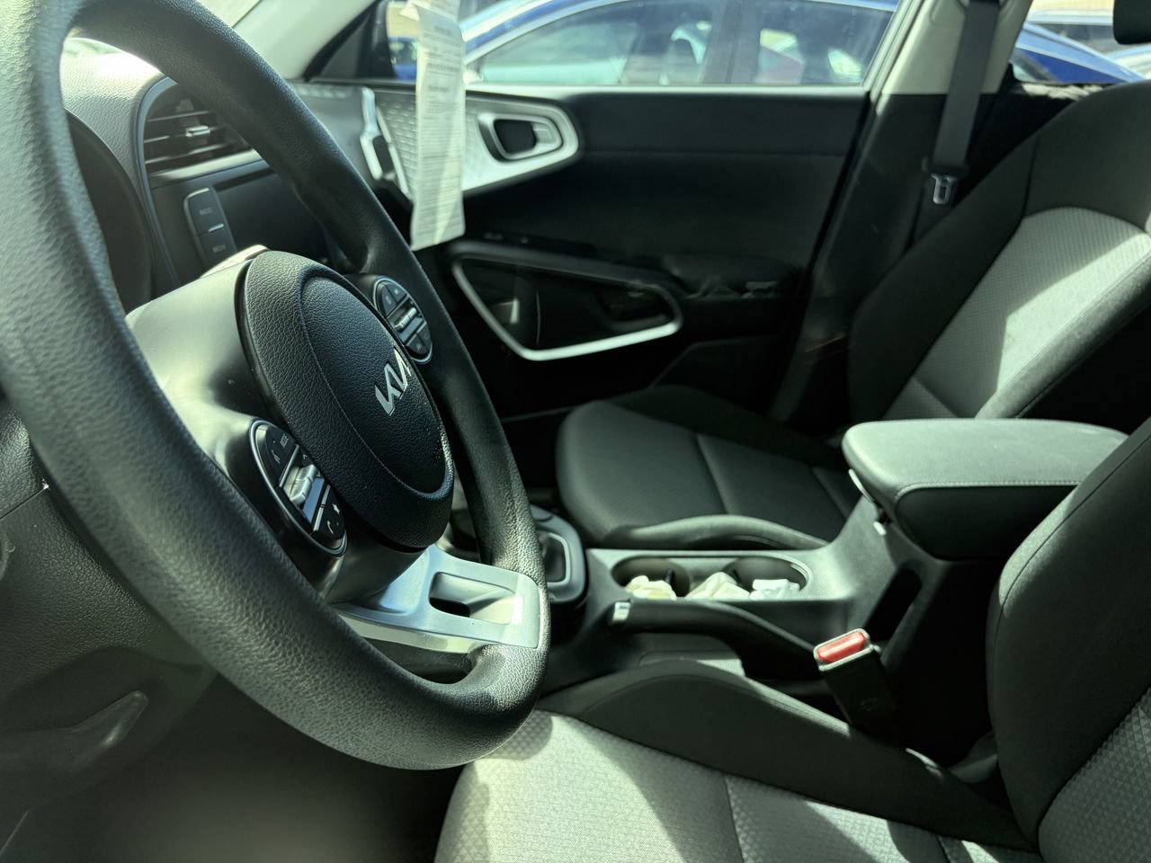 Certified 2025 Kia Soul LX w/ LX Technology Package FWD image 6