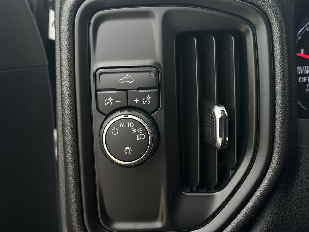 Used 2022 Chevrolet Silverado 1500 Custom RWD image 21