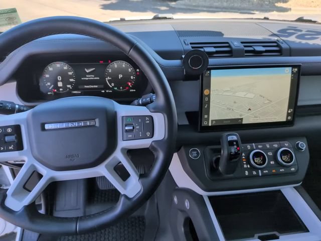 Used 2025 Land Rover Defender 110 X-Dynamic SE AWD/4WD image 27