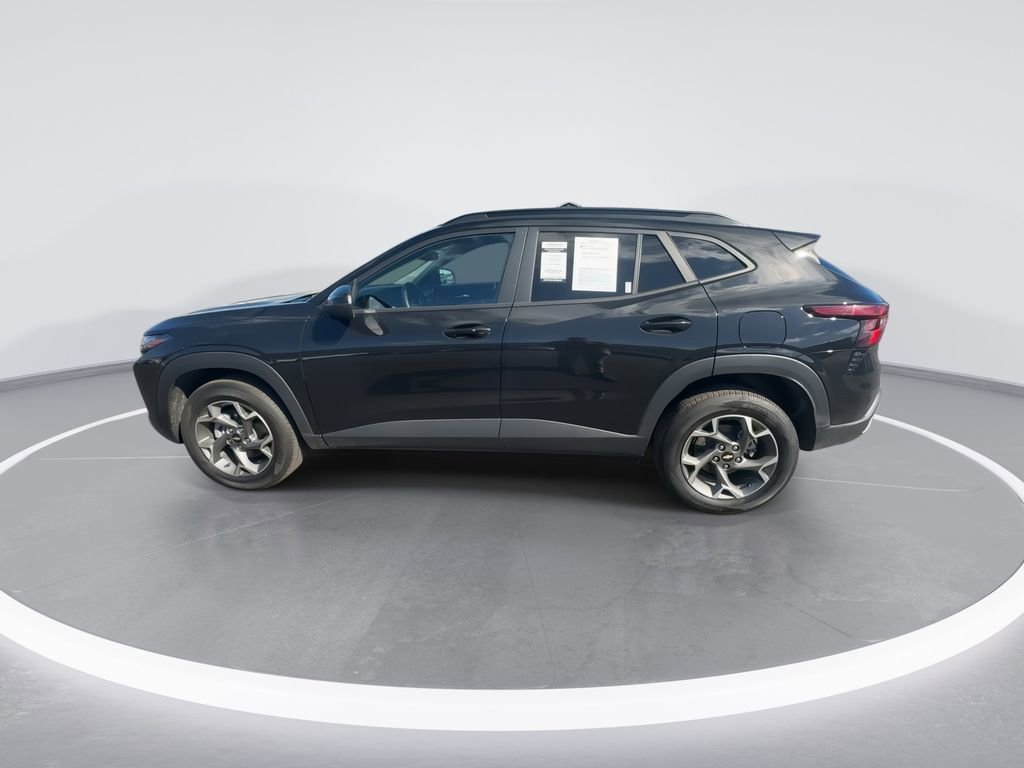 Used 2025 Chevrolet Trax LT w/ LT Convenience Package image 5