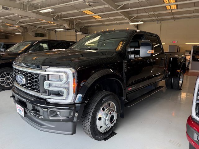 New 2026 Ford F450 Platinum image 3