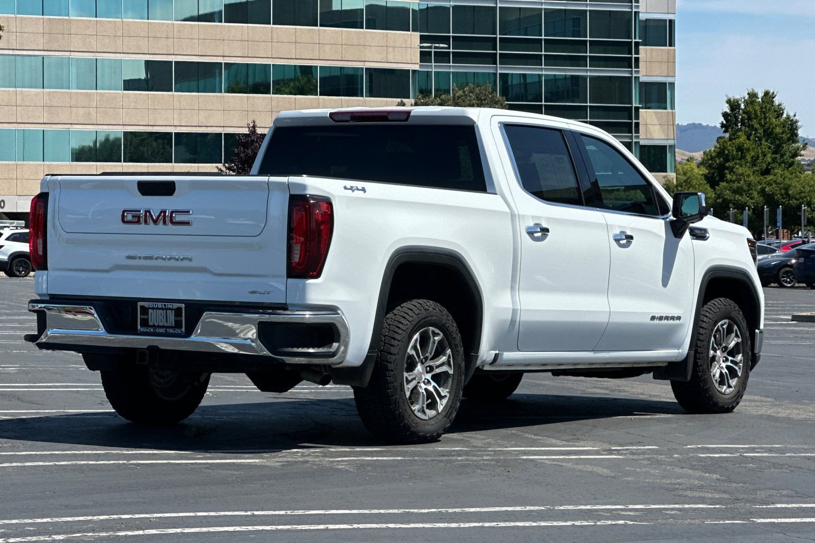 Used 2025 GMC Sierra 1500 SLT AWD/4WD image 4