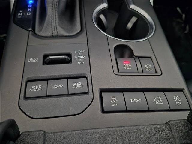 Used 2021 Toyota Highlander XLE AWD/4WD image 16