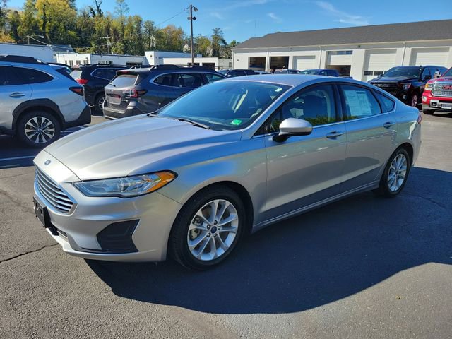 Used 2020 Ford Fusion SE image 3