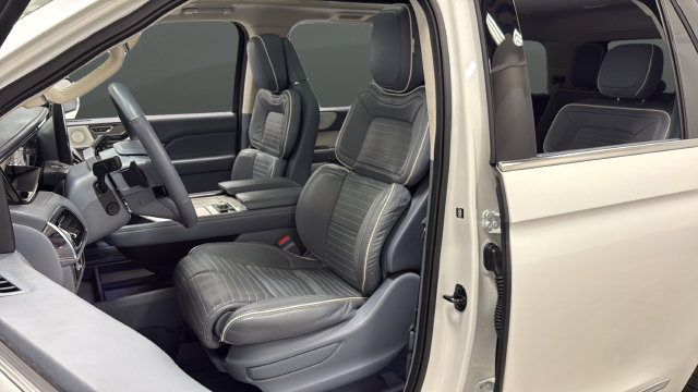 Used 2023 Lincoln Navigator Black Label AWD/4WD image 9