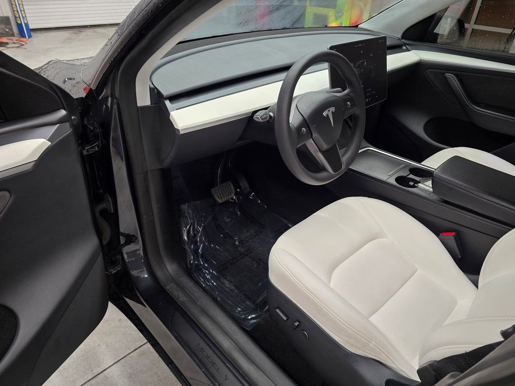 Used 2024 Tesla Model Y Long Range AWD/4WD image 20