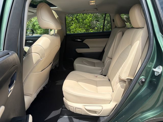 Used 2023 Toyota Highlander XLE AWD/4WD image 17