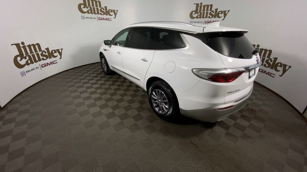 Used 2023 Buick Enclave Essence image 6