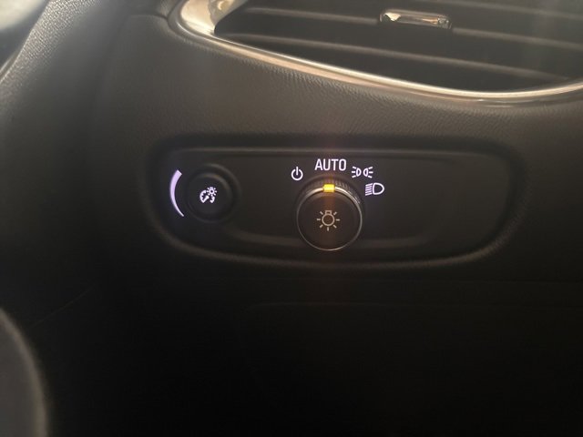 Used 2020 Chevrolet Malibu Premier image 30