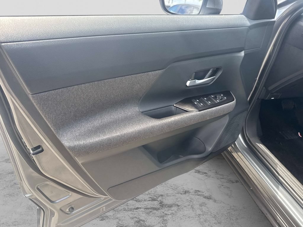 Used 2025 Nissan Kicks SV FWD image 16