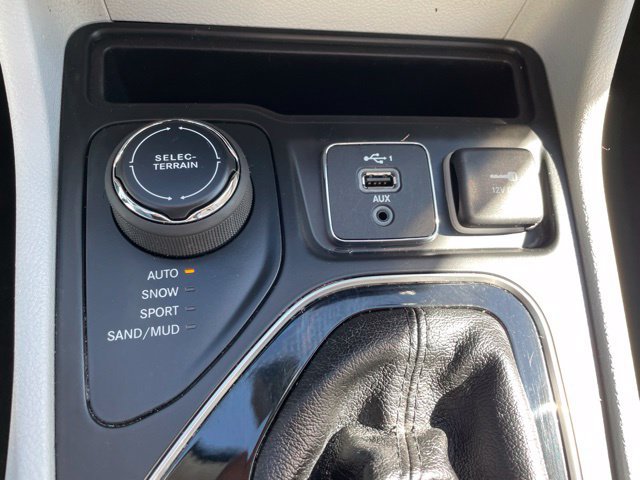Used 2019 Jeep Cherokee Limited w/ Luxury Group AWD/4WD image 36