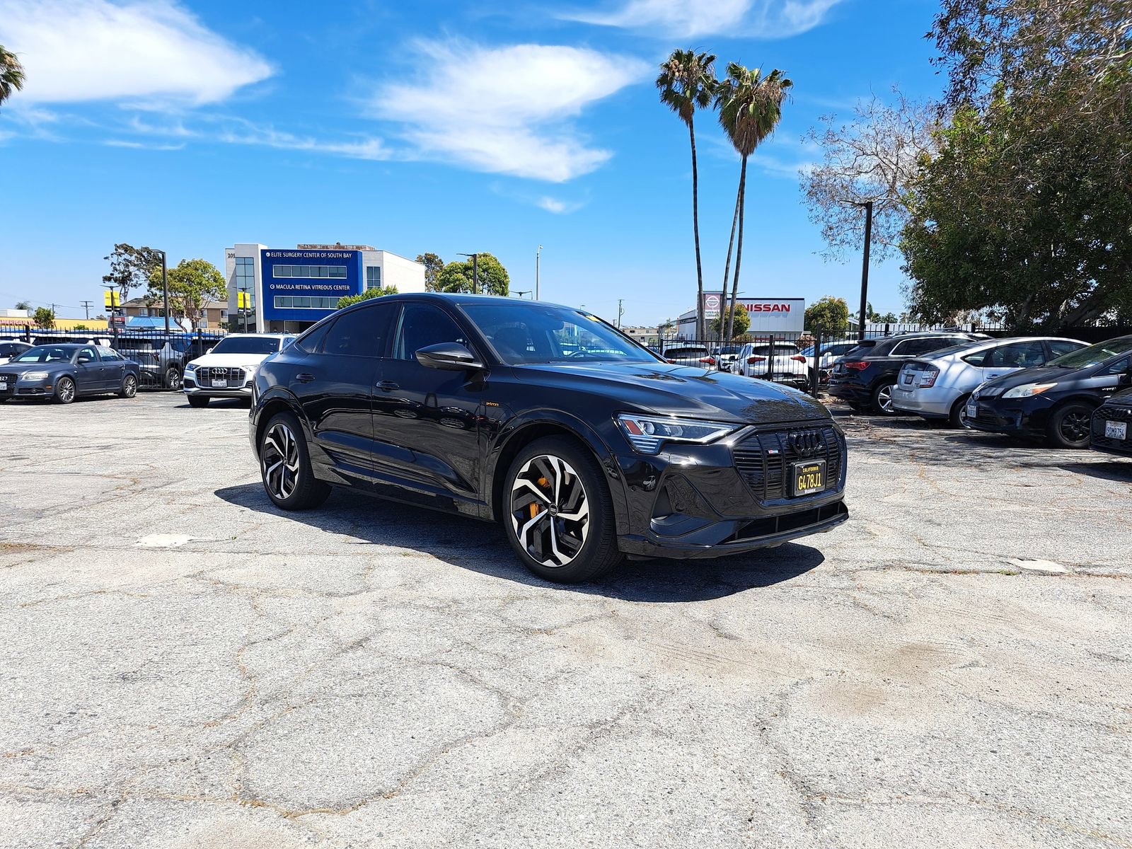 Used 2023 Audi e-tron Premium Plus w/ Premium Plus Package image 2