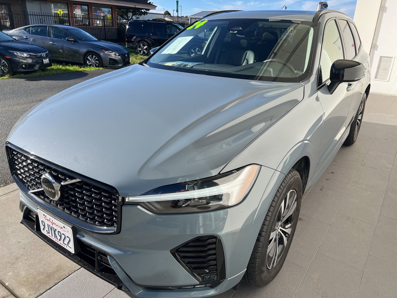 Used 2024 Volvo XC60 B5 Core image 1