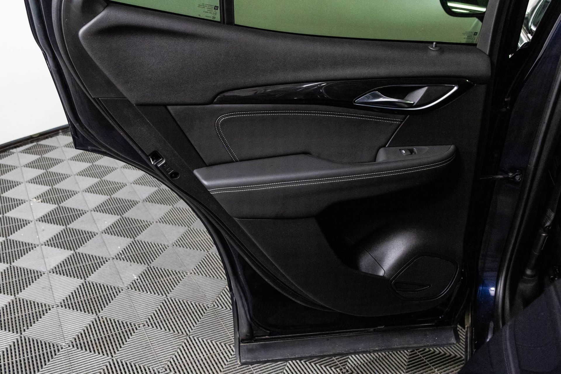 Used 2021 Buick Envision Essence image 36