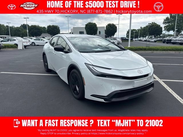 Used 2025 Toyota Prius LE FWD image 1