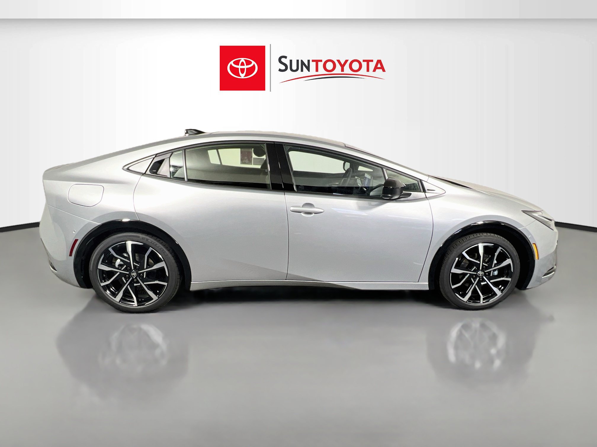 New 2027 Toyota Prius Plug-In Hybrid FWD image 2