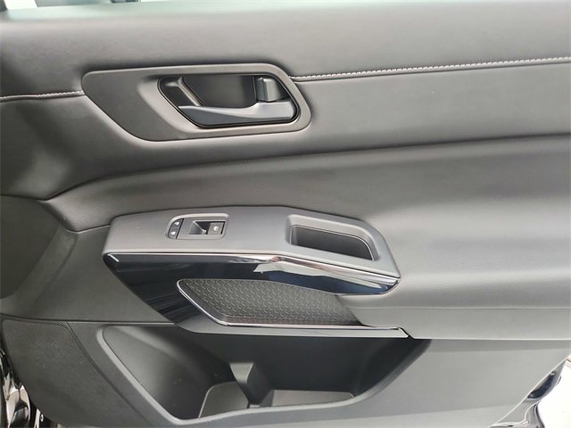 Used 2024 Nissan Pathfinder SV image 37