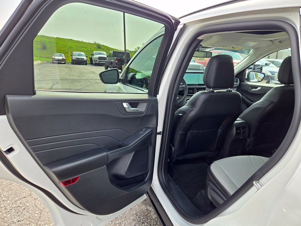 Used 2025 Ford Escape SE w/ PHEV Premium Package FWD image 28