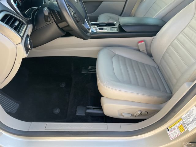 Used 2017 Ford Fusion SE w/ Fusion SE Technology Package FWD image 9