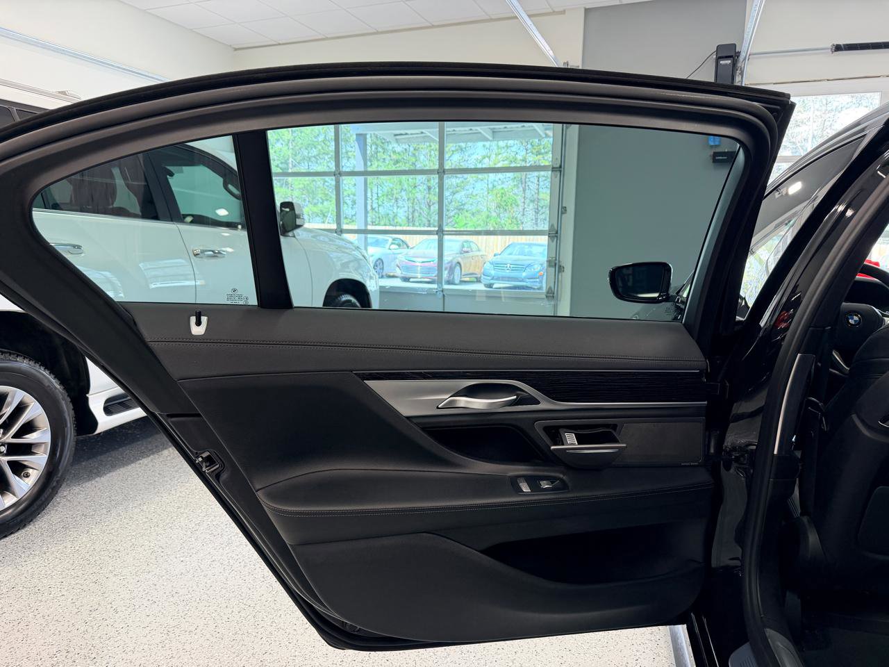 Used 2019 BMW 740i w/ M Sport Package RWD image 23