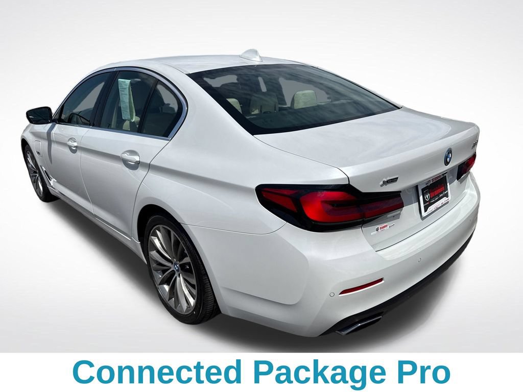 Used 2022 BMW 530e xDrive w/ Premium Package AWD/4WD image 4