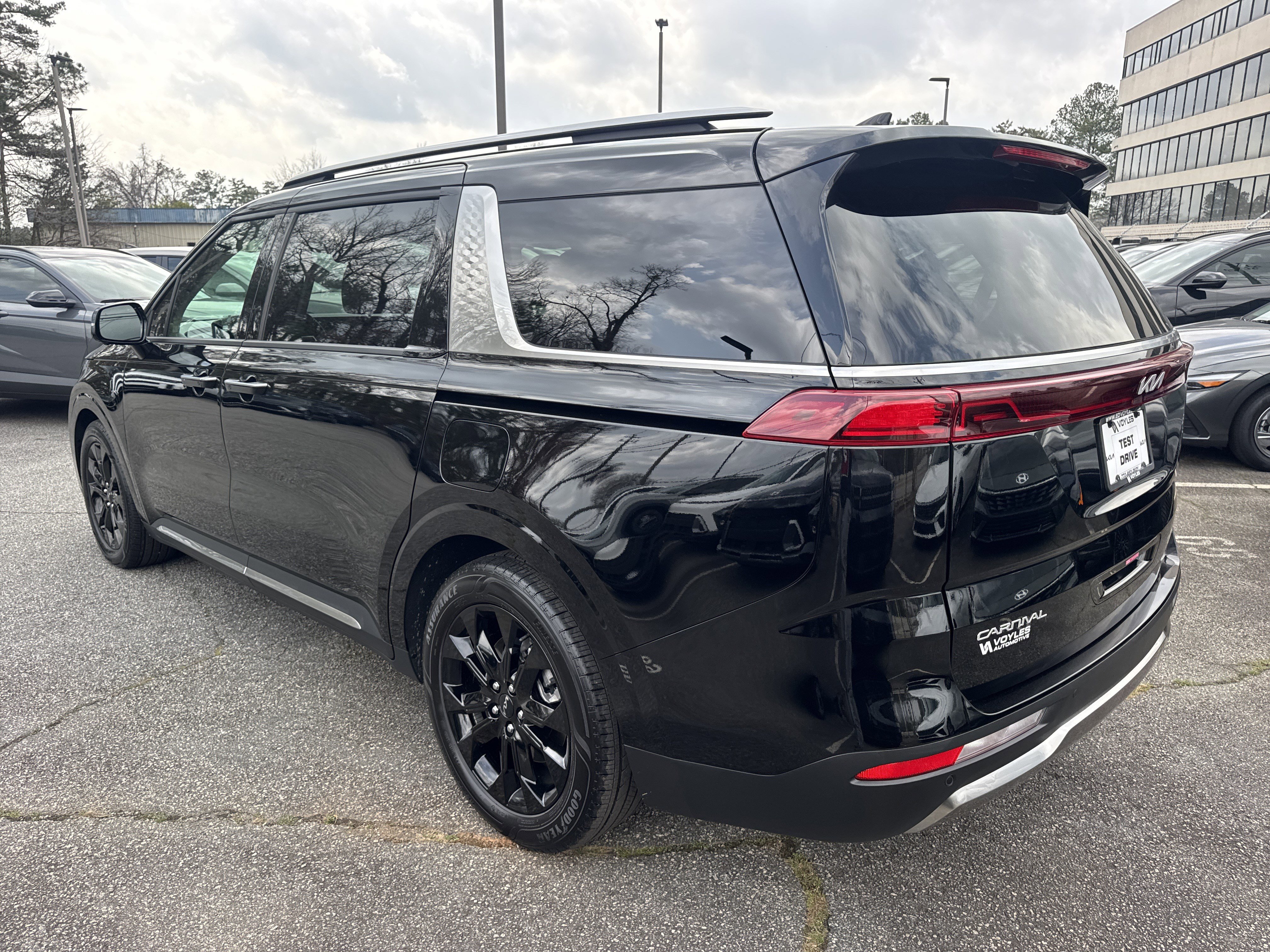 Certified 2024 Kia Carnival SX Prestige image 5