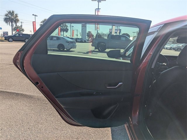 Used 2024 Hyundai Elantra Limited image 26