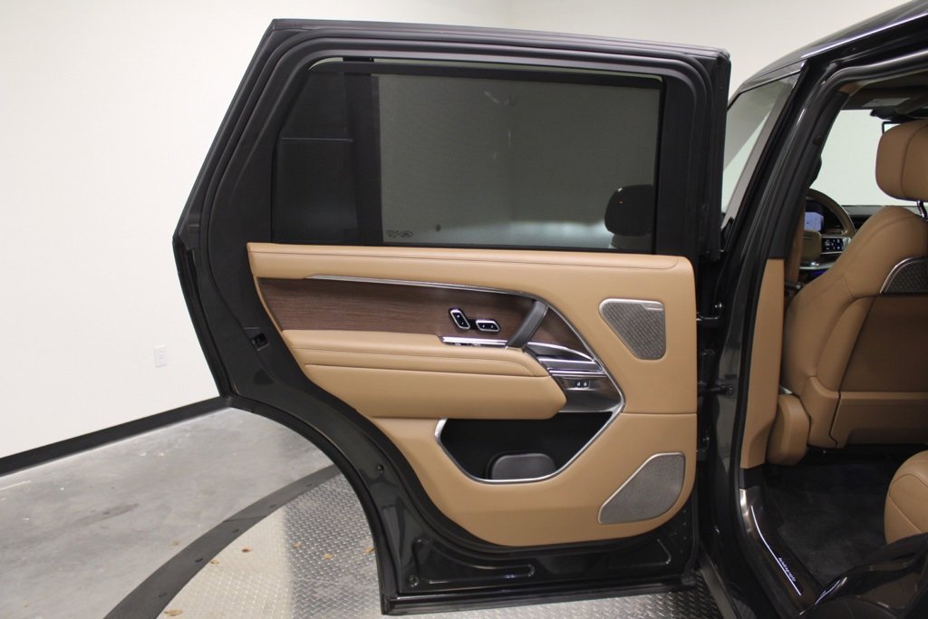 Used 2024 Land Rover Range Rover Long Wheelbase Autobiography image 32