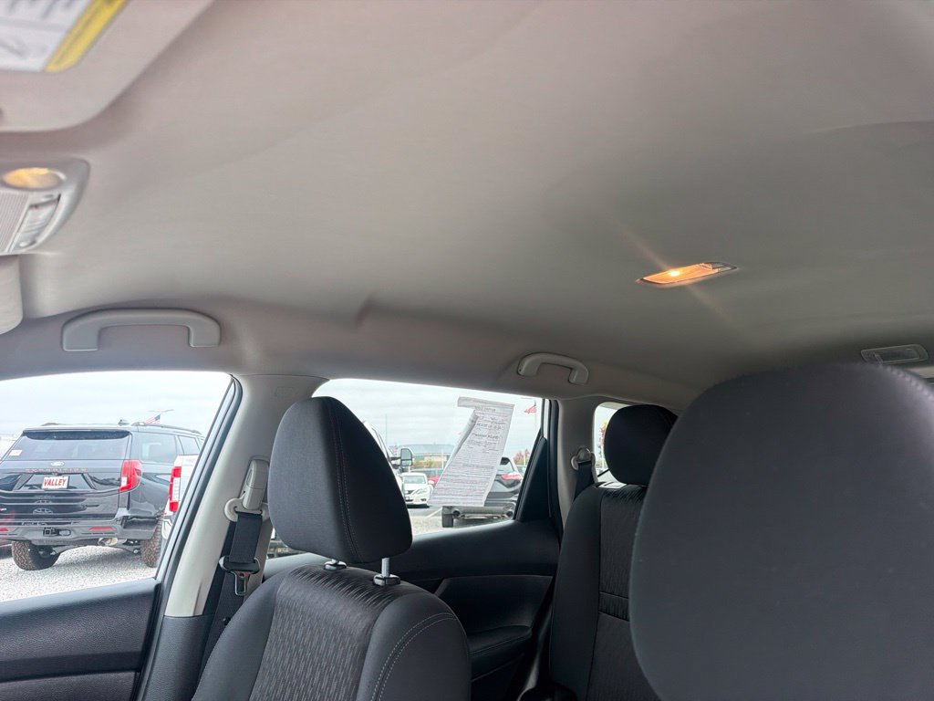 Used 2017 Nissan Rogue SV w/ SV Premium Package AWD/4WD image 30