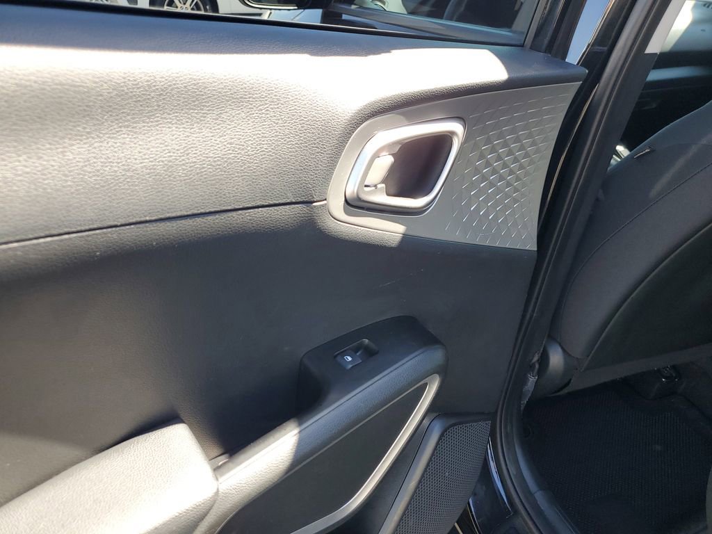 Used 2023 Kia Soul S image 15