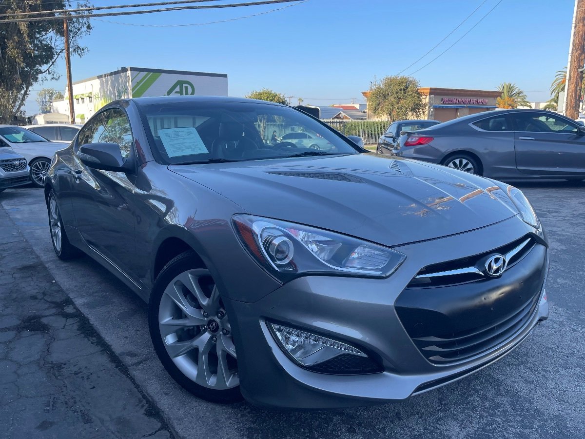 Used 2014 Hyundai Genesis 3.8 RWD image 3